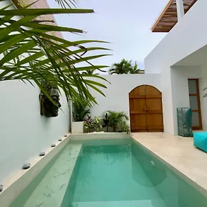 Villa Kembar *