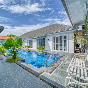 3bd Modern In With Bbq & Huge Shared Pool Sanur (Bali)