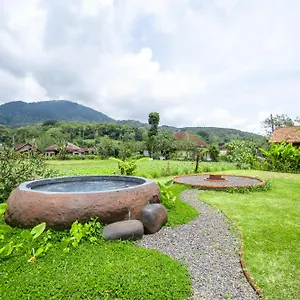 Lodge Ipian Giri Nature