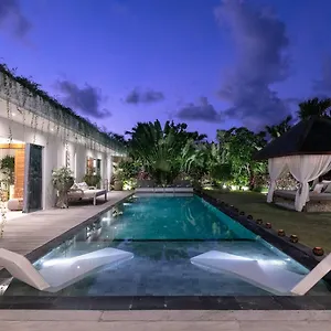 Villa 4 Bd With Large Garden, Pool In *