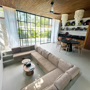 Cozy With Homey Vibes And Modern Comfort Villa