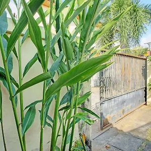Oyo Life 92954 Shanti Kost Hotel 2*