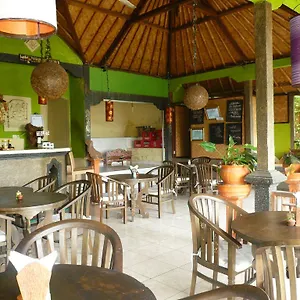 Cafe C'Est Bon Homestay Bed & Breakfast 2*