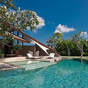Villa The Layar - Designer And Spa, Chse Certified Seminyak (Bali)