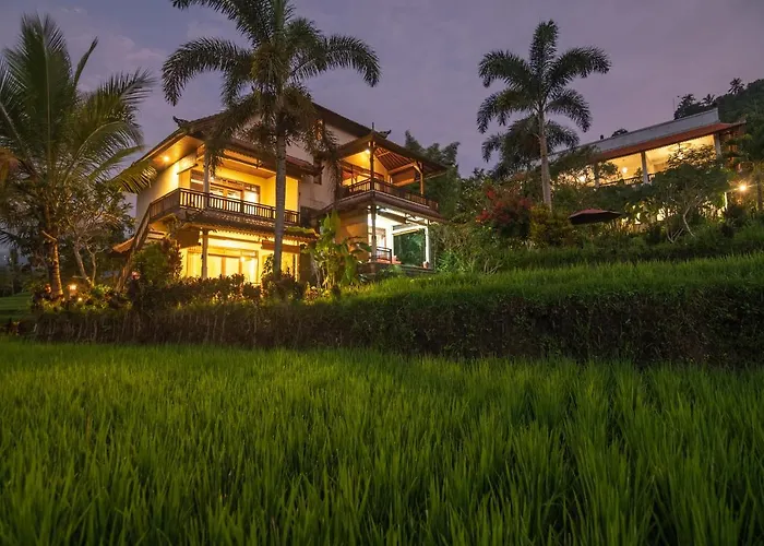 Lesong Hotel And Restaurant Munduk  photo