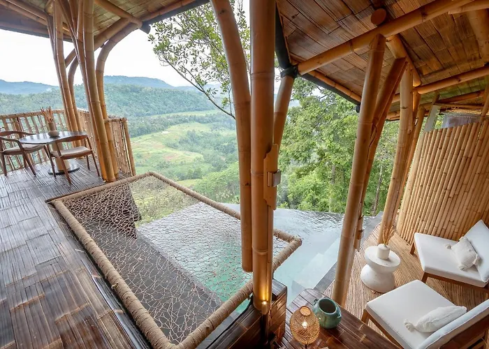 Cliffside Bamboo Treehouse With Heated Pool And View Villa Bungbungan photo