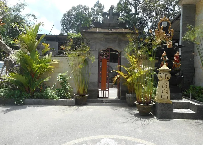 Suci Amerta Guest House Menanga photo