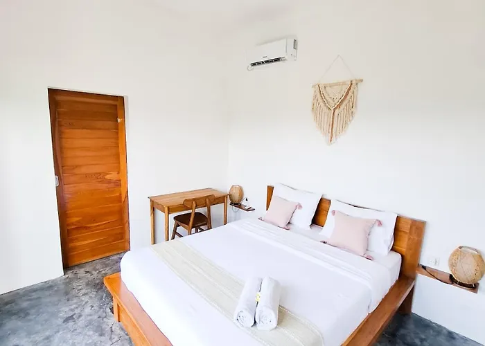 Turtle House Surf & Stay Airsatang photo