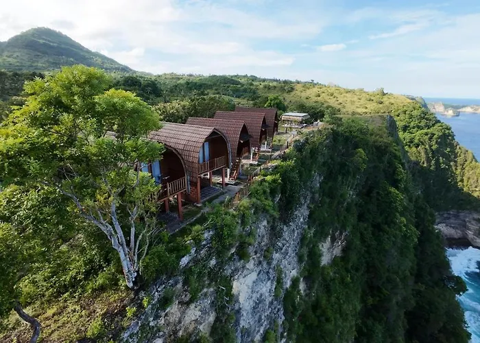 Suwehan Beach Cliff House By Bijak Pelilit photo