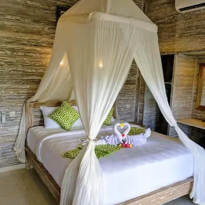 Mesari Hut 2*