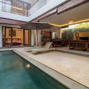 Sayang Vii Villa *