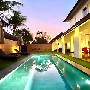 Julia | Heart Of | 350m Villa Seminyak (Bali)