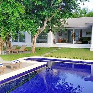 Panorama Villa Toyapakeh