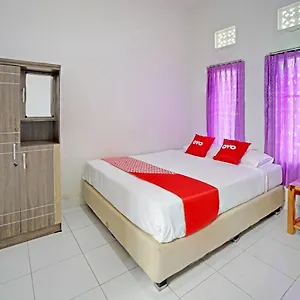 Oyo 90860 Tunjung Sari 8 Hotel 2*