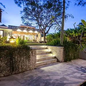 Luxury 5-bedrooms Private Pool Bali 웅아산