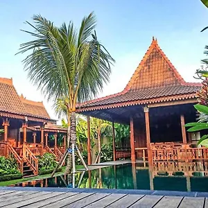 Villa 3 Bed, Balinese Joglo With Pool, 300m To *