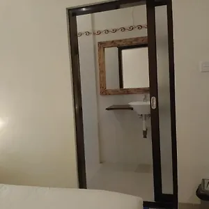 Yanti Guest house *