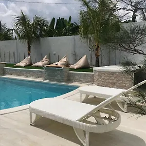 Kelapa Surf Inn