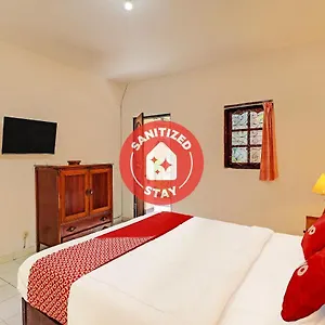 Capital O 91851 Sanjaya 3*