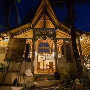 Farmer's Yard Hostel *