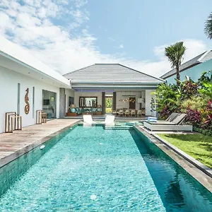 5br Designer Villa, Walk To Beach, Luxury Living