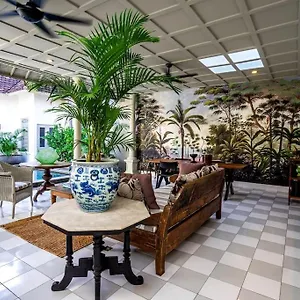 The Gatehouse - Stylish And Unique Luxury Pool Villa, Great Location! Seminyak