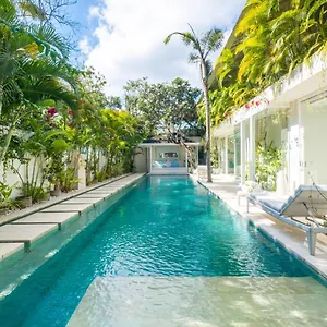 Puro Blanco Villa Kuta (Bali)