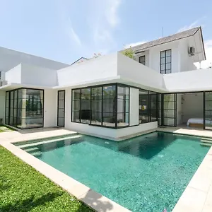 Lady Swan Villa