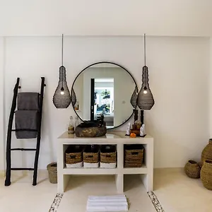 Laut, Sumptuous 4br Luxury Within Walking Distance To Seseh Villa *