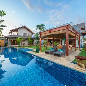 Beauvida - Cozy 4- Bedroom In Canggu With 18m Pool Villa