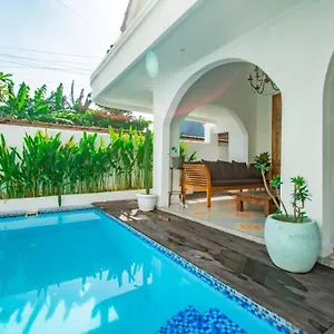 Putih Seminyak (Bali)