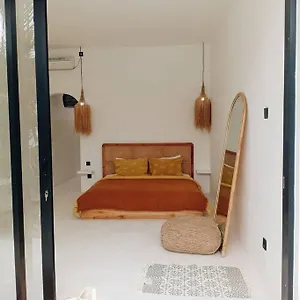 Renovated 2bd Oasis With Pool - Casaera In Main Hub *