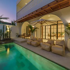 Eliad - Charming 3 Bedroom Mediterranean In Berawa Villa *