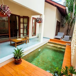 Vibrant Getaway In Seminyak: Buyaya Villa *