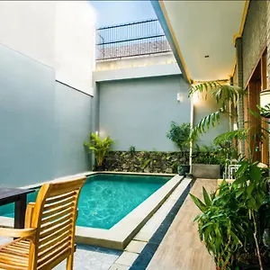 Ocean House/violet. By Walk To The Beach! *