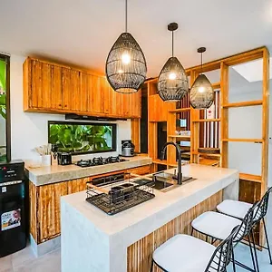 Tiny Nyanyi - 2 Bedroom Architectural 4 Mins To Villa