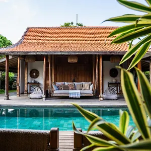 The Padang In Jungle With Giant Sofa Swing Sleeps Up To 7 *