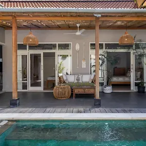 Spacious Two Bedroom Modern Tropical