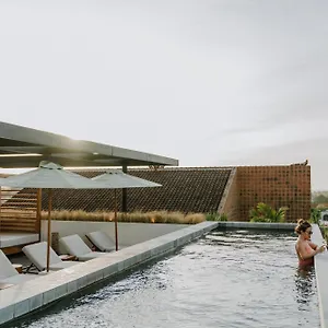 Hotel The Komu Bali 4*