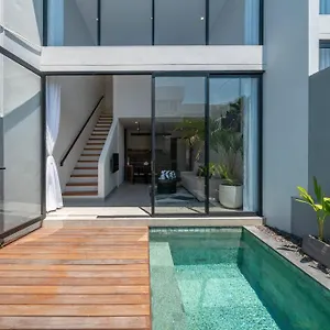 Sadila Estate 17 - Sophisticated 2-bedroom Pool Loft In Berawa * Canggu (Bali)