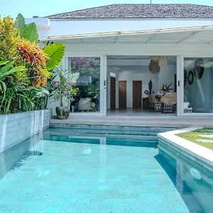 Mylandro - Beautiful 3br Private With Pool In The Heart Of Canggu (Bali)