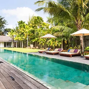 Luxury 5br Retreat With Private Bar & Pool Near Canggu