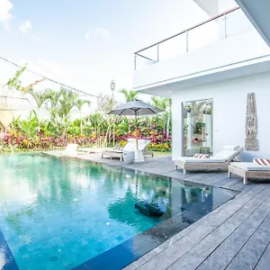 Stunning 4bd Retreat, 5min Walk To Finns Bliss Villa