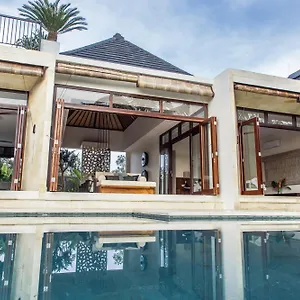Spacious And Luxury Modern With Huge Garden And Pool Villa *