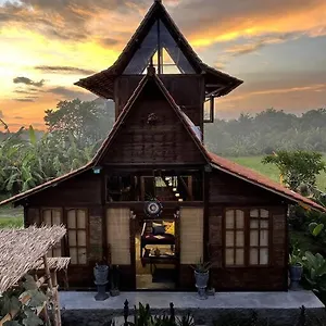 Di Kubu Yr Apartment