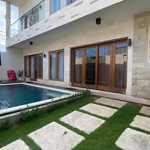 Momo Private * Seminyak (Bali)