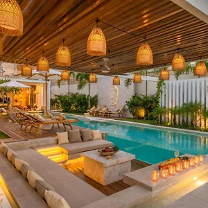 Villa Vida : Luxurious New Designer Next To The