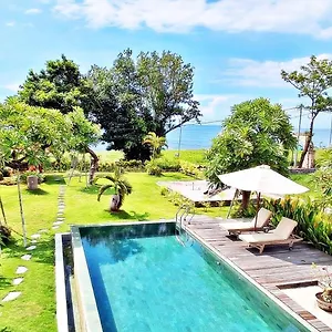Joglo Apong Beachfront * Tegallengah
