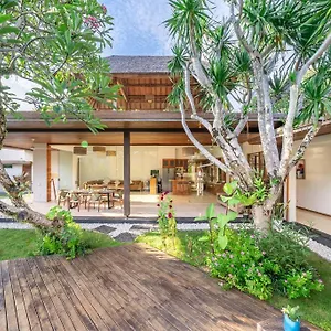 Ayuni, Berawa Villa