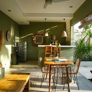 Villa Kiki Village Bathtub And Living Canggu (Bali)